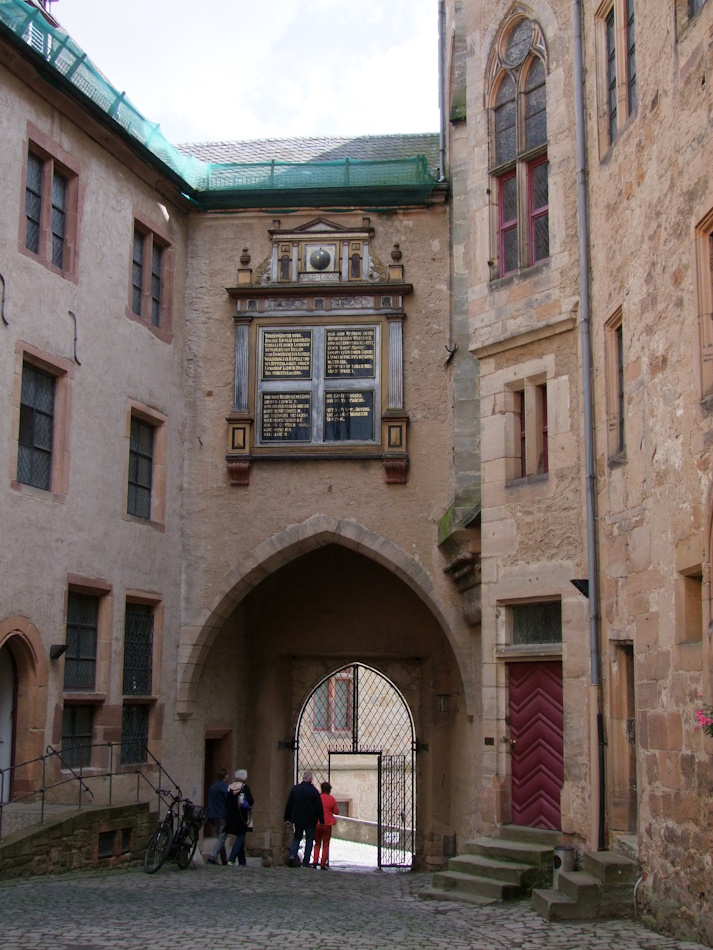 Ein- und Ausgang des Innenhofes vom Schloss